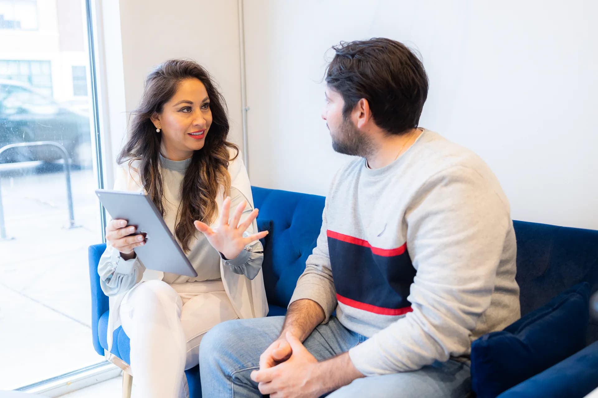 Bilingual virtual assistant supporting English and Spanish speaking customers