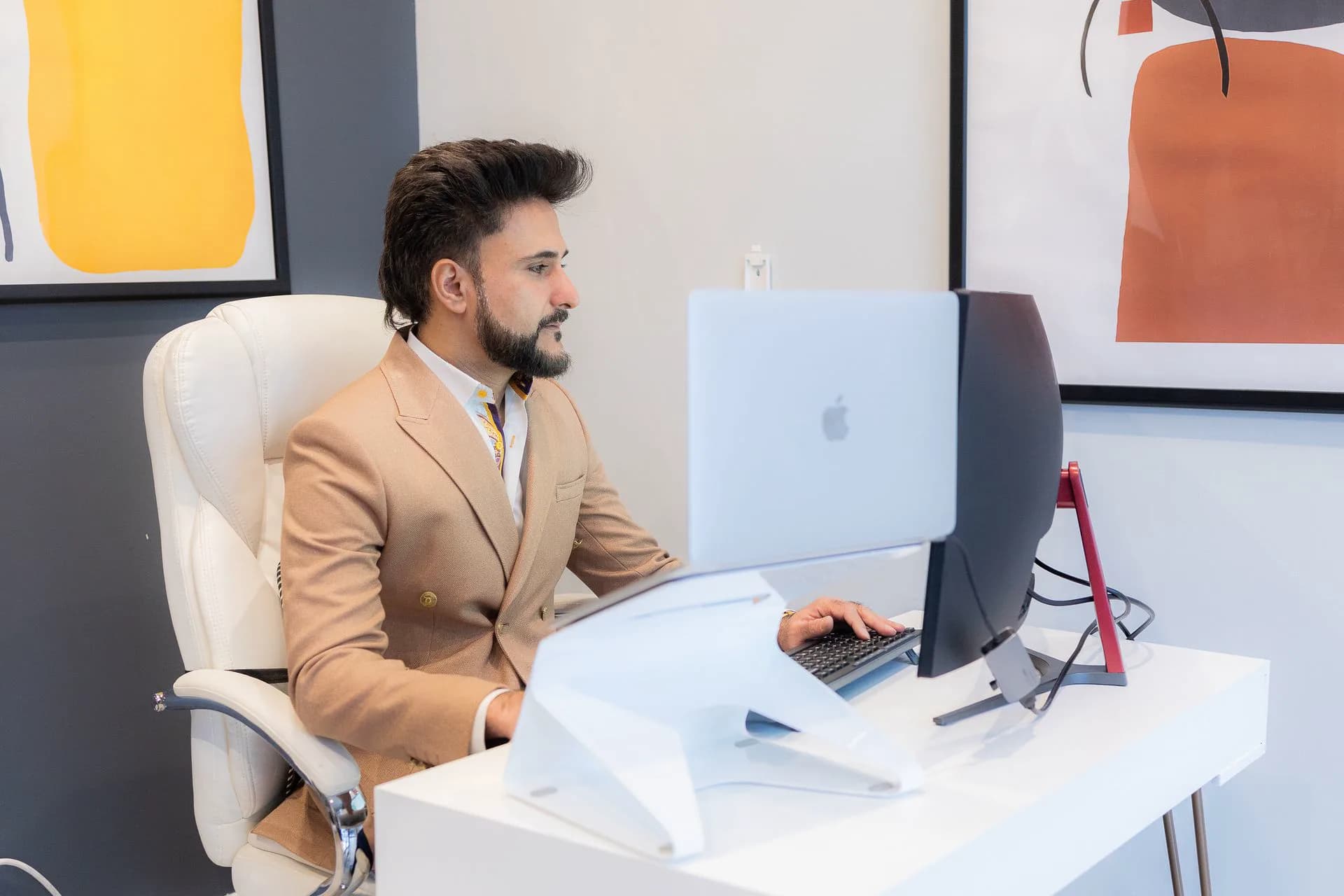 HIPAA-trained virtual medical receptionist answering patient calls and scheduling appointments