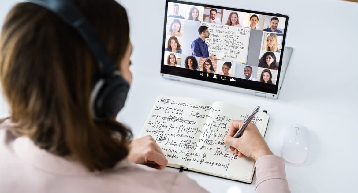 Bilingual Virtual Assistants: How English–Spanish Support Drives Better Customer Experience