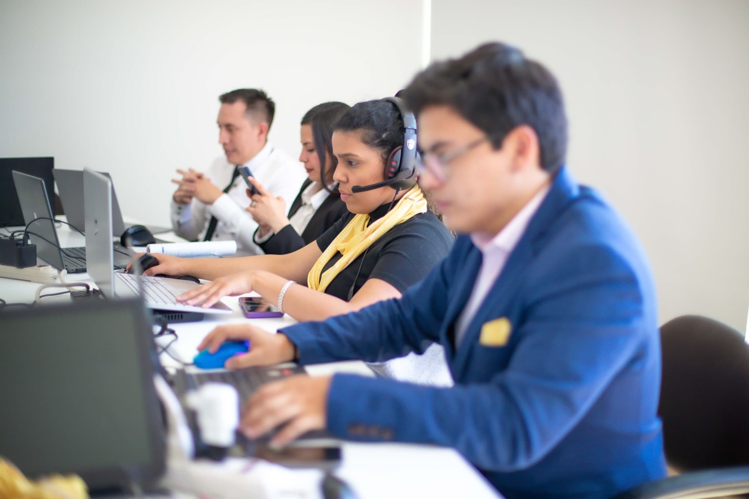 Bilingual Virtual Assistant Services: What to Expect