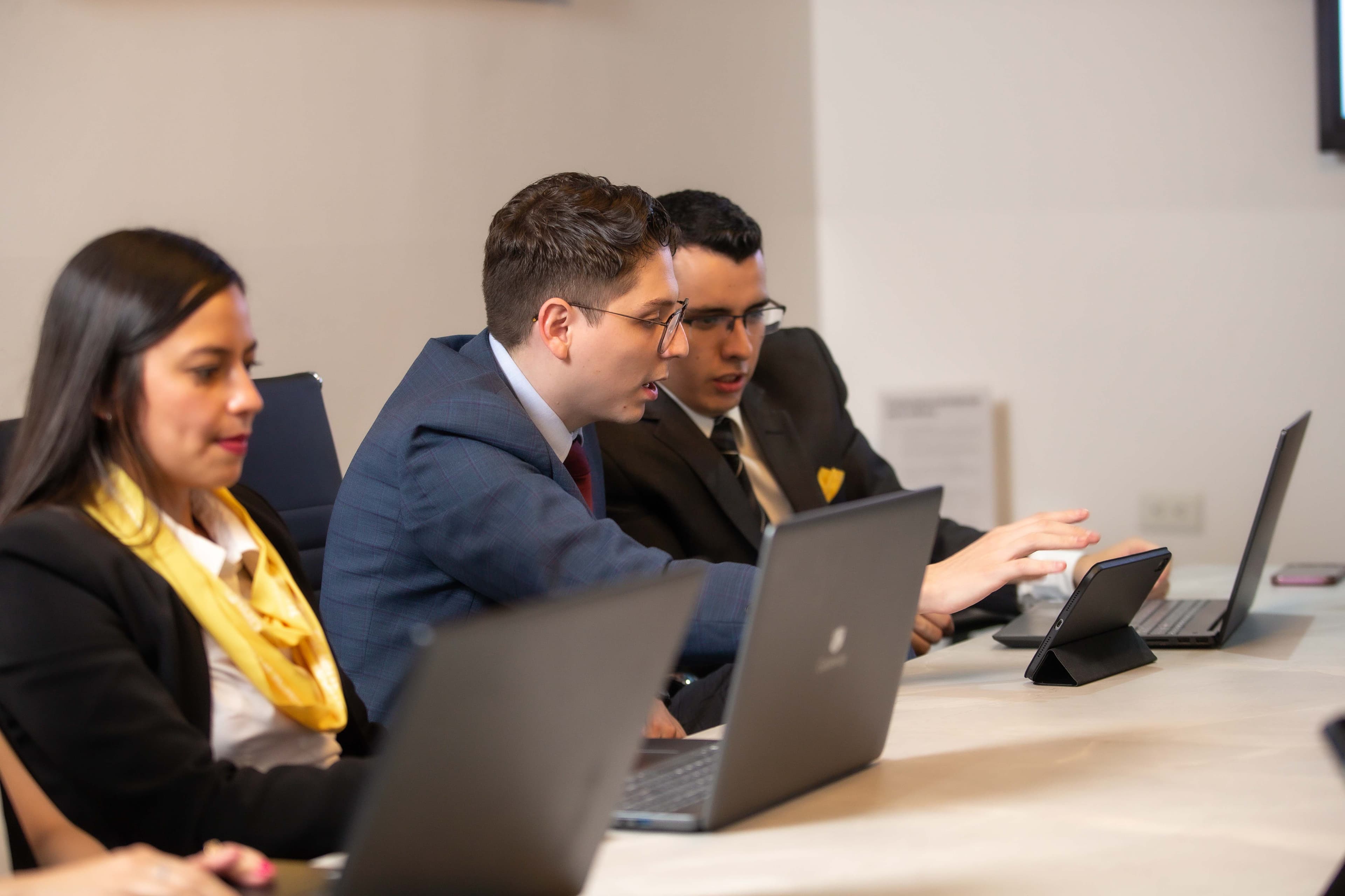 Virtual Assistant vs Full-Time Employee: Which Is Right for Your Business in 2026?